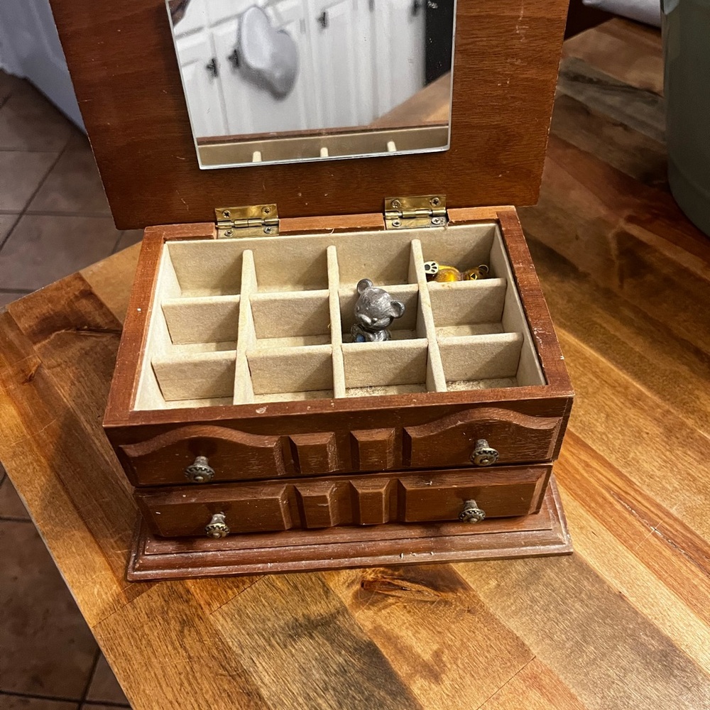 Vintage Centurion Wooden Jewelry Organizer Box - Picture 3 of 6